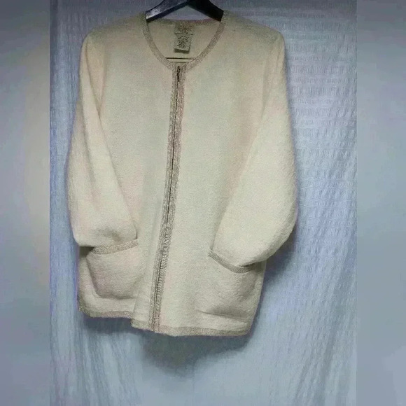 Vintage 💯 Wool full zip gold trim sweater. Ladies XL Petite - Picture 2 of 11